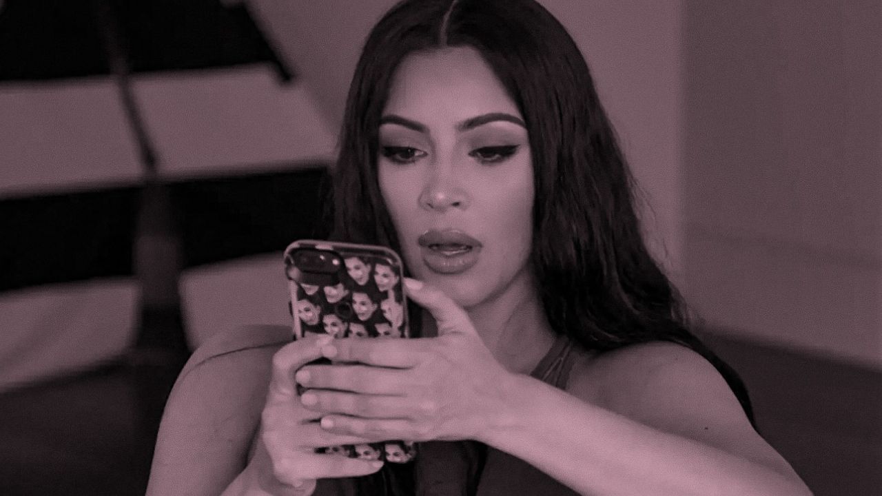 Kim Kardashian en train de stalker